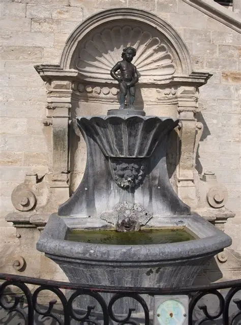 Manneken Pis statue in Brussels